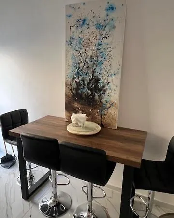 Διαμέρισμα Center Getaway 3 Bedroom *