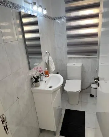Center Getaway 3 Bedroom *